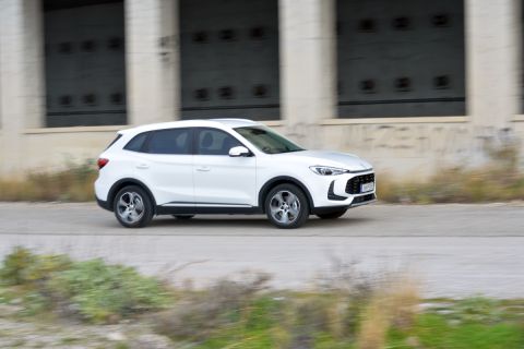 Οδηγούμε και εντυπωσιαζόμαστε από το νέο MG ZS Max Hybrid+: SUV στα 1.500 κυβικά, με 197 άλογα και φοβερή τιμή