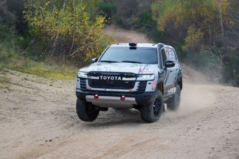 Toyota Land Cruiser 300 GR SPORT_Dakar