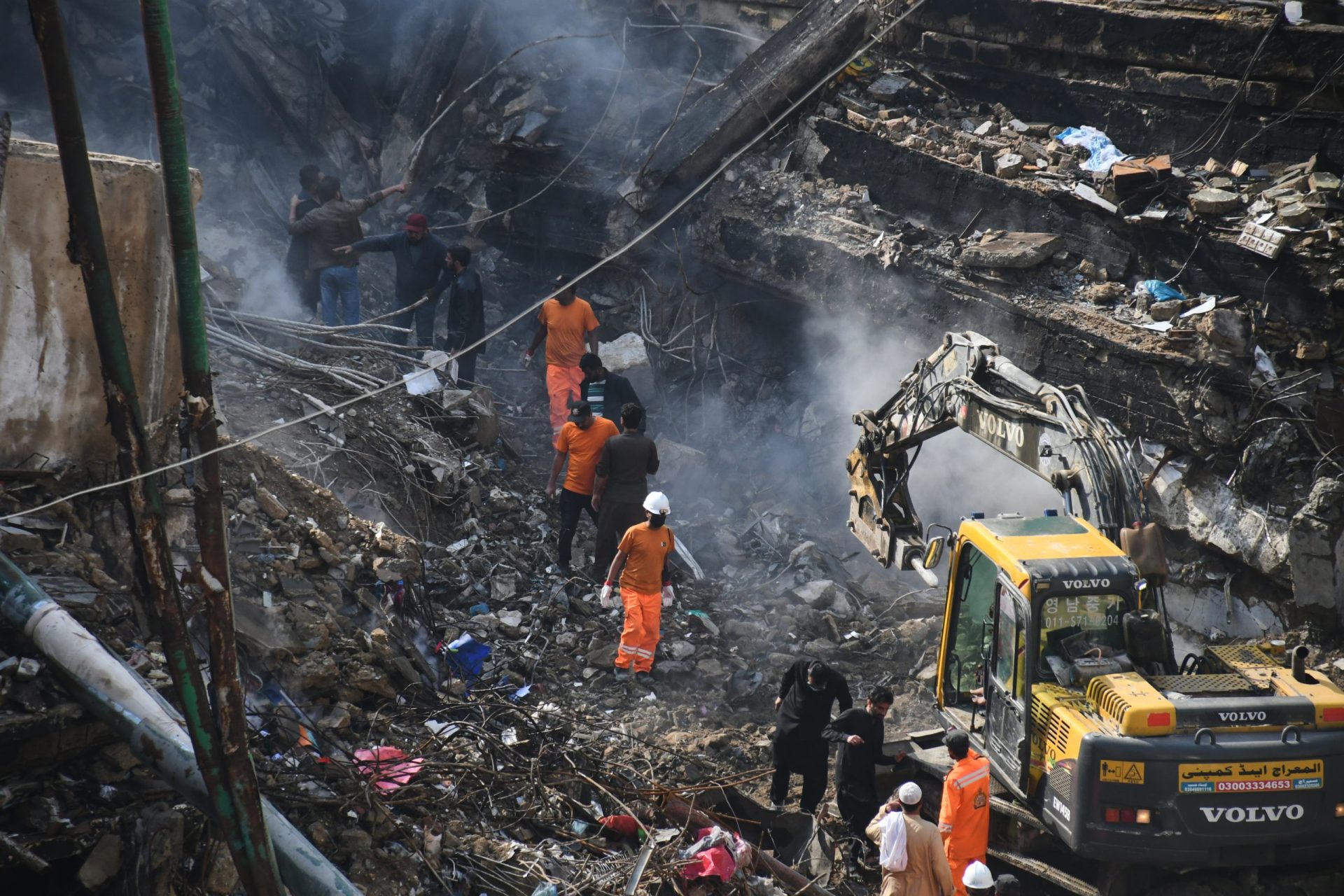 Pakistan Shopping Plaza Fire
